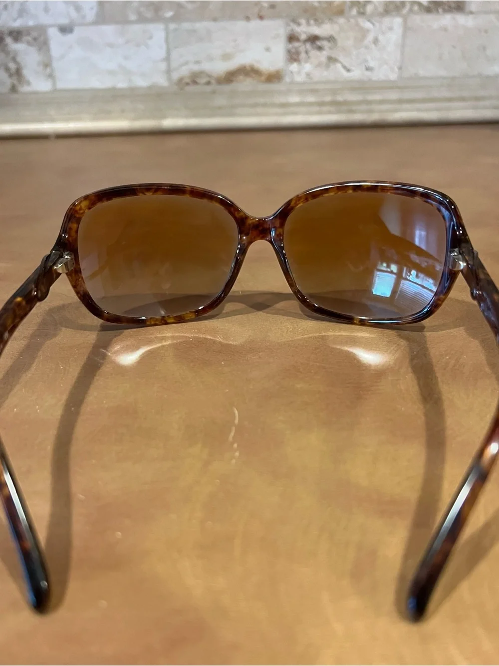 Oakley women’s Obligation Tortoiseshell Brown Sunglasses; Great Condition